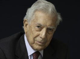 Mario Vargas Llosa autor de "Te Dedico Mi Silencio" (Foto © Francesca Mantovani_ copyright Gallimard; Courtesy Penguin RH)