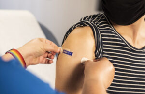 Video viral repite afirmación falsa sobre las vacunas y dolencias visibles Video viral repite afirmación falsa sobre las vacunas contra el Covid 19 y dolencias visibles.