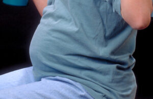 Publicación difunde información engañosa sobre caso de aborto en Texas Mujer embarazada, interesada en los casos de aborto en Texas