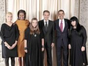 Fotografía oficial de la Casa Blanca con la imagen de las hijas del Presidente Rodríguez Zapatero, censurada en España Familia de Rodríguez Zapatero con Barak y Michelle Obama