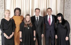 Fotografía oficial de la Casa Blanca con la imagen de las hijas del Presidente Rodríguez Zapatero, censurada en España Familia de Rodríguez Zapatero con Barak y Michelle Obama