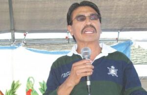 “Soy Chapín, vengo de la tierra del Quetzal y de la marimba. ¡Vengo de Guatemala!” Licenciado Carlos Bautista, representante de la Rep. de Guatemala en la Comisión de Derechos Humanos y diputado por San Marcos, dirigiéndose a los presentes durante la celebración de la Independencia de Guatemala