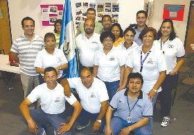 Otra visita del consulado móvil guatemalteco a Georgetown El cónsul Palacios junto a todo el equipo de apoyo que ofreció los servicios del Consulado Móvil de Guatemala los días 27 y 28 de de septiembre en Georgetown