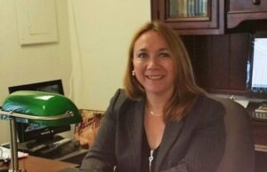 LAS ESCUELAS DEL DERECHO INTERNACIONAL PÚBLICO Dra. Sara Solís, quien escribe sobre la escuela de derecho internacional