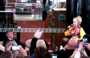 Delaware Announces Option for Dolly Parton’s Imagination Library Bilingual Book Collection Dolly Parton with Gov. Carney and Mrs Carney