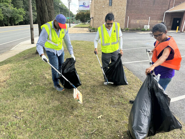 Volunteers group cleaning (Photo courtesy DSNDP))