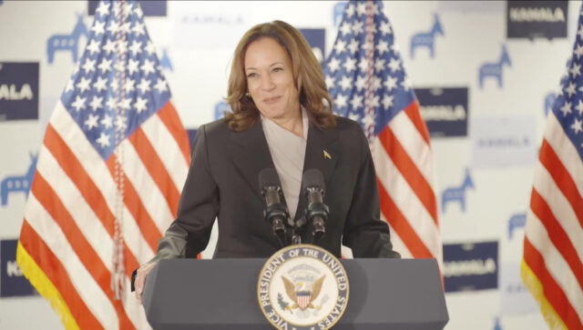 Kamala Harris en los HQ de campaña en Wilmington