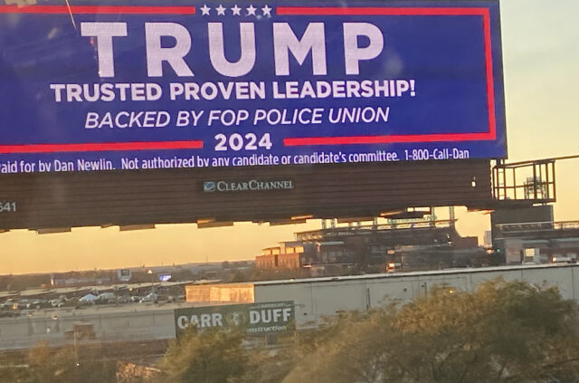 Cartel promoviendo la candidatura de Trump en Pensilvania. (Foto: HOY en Delaware).