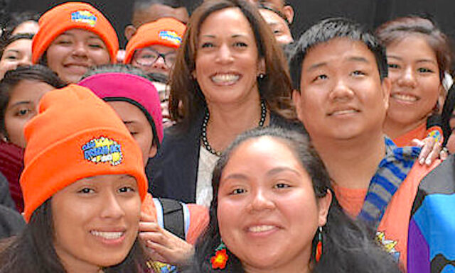 Meeting_with_Dreamers (Office of Senator Kamala Harris, Public domain, via Wikimedia Commons)