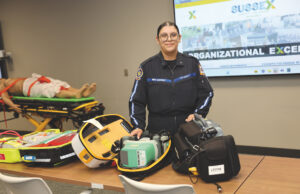 Nuestros paramédicos están entre los mejores del mundo María Hernández, paramédico y orgullo hispano sirve a la comunidad en esta unidad de élite (Foto HOY en Delaware).