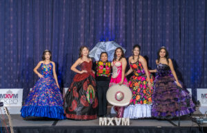 Desfile de la diseñadora Julieta Zavala en MXVM Expo El desfile de Julieta Zavala (3ra por la izquierda) fue presentado por las modelos de cabecera de la diseñadora, DC International Models, grupo Xtasys y por la srta. Yareli González Santizo. (Foto Julio Malváez).