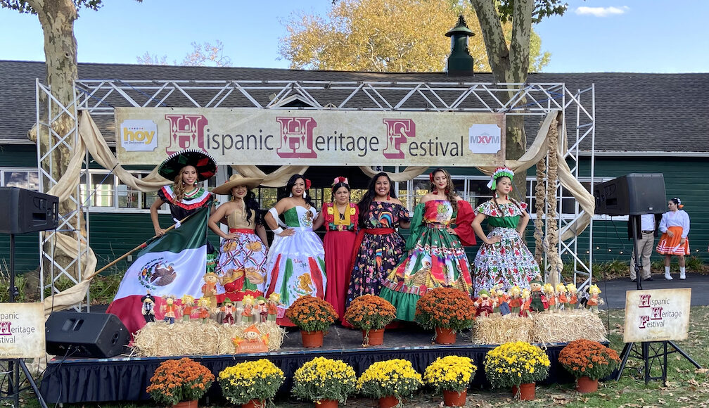 Desfile "Fiestas Patrias" con creaciones de la diseñadora Julieta Zavala en el 8º Hispanic Heritage Festival producido por HOY en Delaware en Bellevue State Park (Foto HOY en Delaware)