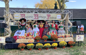 HOY en Delaware agradece a la comunidad por el exitoso 8º Hispanic Heritage Festival Desfile "Fiestas Patrias" con creaciones de la diseñadora Julieta Zavala en el 8º Hispanic Heritage Festival producido por HOY en Delaware en Bellevue State Park (Foto HOY en Delaware)