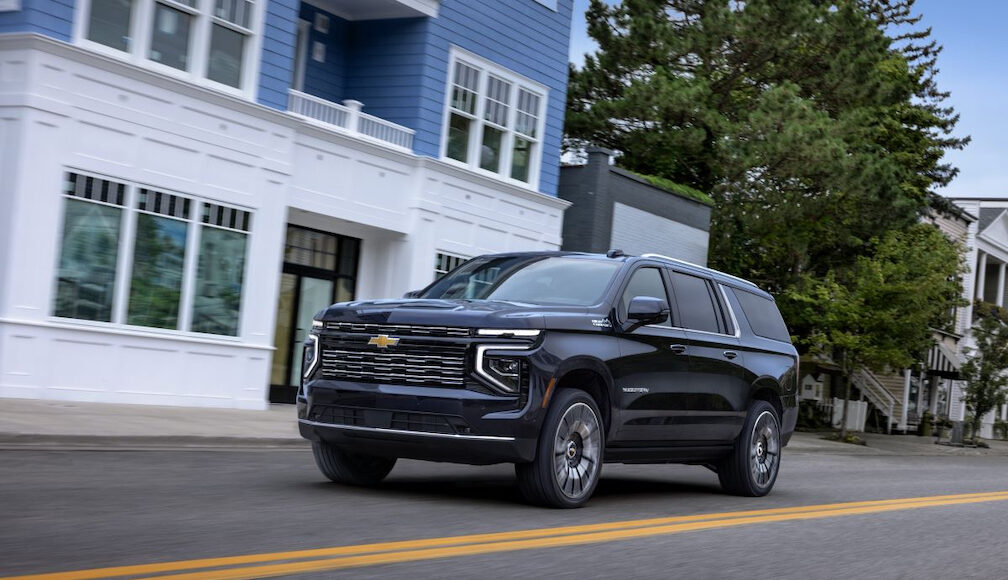 NHTSA abre investigación a General Motors por posibles fallas en sus motores (Foto 2025 Chevrolet Suburban cortesía E.Kogan-Chevrolet)