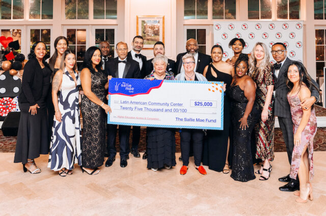 La compañía Sallie Mae recibió el reconocimiento como Patrocinador Oro del evento (Foto cortesía LACC)