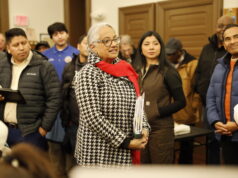 Reunión de autoridades municipales y negocios hispanos en Georgetown Vicealcaldesa Christina Díaz-Malone en un momento de su intervención (Foto HOY en Delaware)