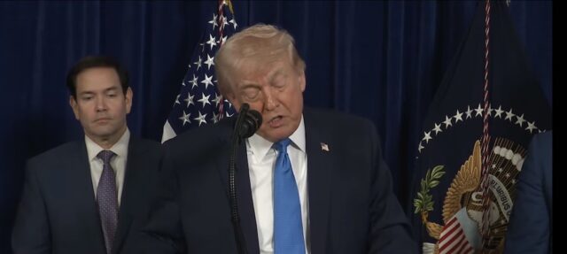 Presidente Trump en su comparecencia ante la prensa con motivo de la captura de Nicolás Maduro y esposa (Foto extraída del vídeo oficial de la Casa Blanca).