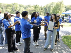 Intl. WeLoveU Foundation Hosted Mother’s Day Tree-Planting in Delaware/La Fundación Internacional WeLoveU organizó una plantación de árboles por el Día de la Madre en Delaware State Representative Sophie Phillips with the WeLoveU volunteers after reading the Proclamation. (Photo HOY en Delaware)