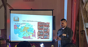 Casa Guanajuato celebra el “Cinco de Mayo”/Casa Guanajuato celebrates “Cinco de Mayo” Gonzalo Cano, President of CGKS explains to the attendees the origins of the first Mexicans who arrived in Kennett Square. (Photo HOY en Delaware)