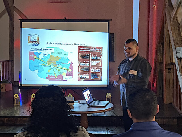 Gonzalo Cano, President of CGKS explains to the attendees the origins of the first Mexicans who arrived in Kennett Square. (Photo HOY en Delaware)