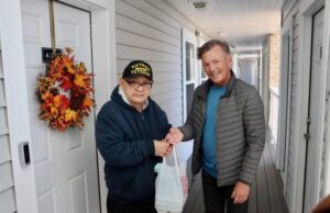 Meals on Wheels Lewes-Rehoboth: Celebrating 50 Years of Nourishing Lives, One Neighbor at a Time MOWLR Client & Board Member Volunteer Richard Chambers. (Foto cortesía MOWLR)