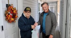 Meals on Wheels Lewes-Rehoboth: Celebrating 50 Years of Nourishing Lives, One Neighbor at a Time MOWLR Client & Board Member Volunteer Richard Chambers. (Foto cortesía MOWLR)