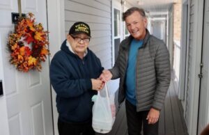Meals on Wheels Lewes-Rehoboth: Celebrating 50 Years of Nourishing Lives, One Neighbor at a Time MOWLR Client & Board Member Volunteer Richard Chambers. (Foto cortesÃa MOWLR)