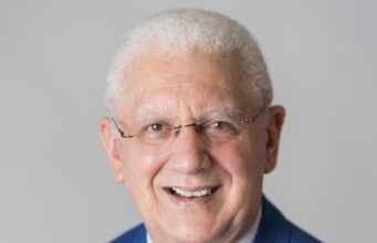 Farmear aura: cuando la necesidad de parecer puede convertirse en un problema de salud mental Dr. Ramón Ceballo (Foto cortesía Dr. Ramón Ceballo)