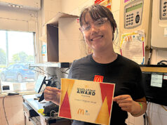 Selbyville McDonald’s employee who found support after family loss awarded $2,000 scholarship / Empleada de McDonald’s en Selbyville recibe una beca de $2,000 tras encontrar apoyo después de una pérdida familiar Emelyn Arroyo, quien recibió una beca del programa del programa de Meoli Companies (quienes operan numerosos restaurantes McDonald's de la región de Delmarva) planea ser en el futuro abogado y ayudar a su comunidad. (Foto: Courtesy Meoli Companies)