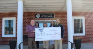 SC Vocational Technical SD accepts $20,000 from PepUp and the Tri Gas Family PHOTO L-R: Jeff Linthicum (PepUp and the Tri Gas Family of Companies), Erin Hollingsworth (PepUp and the Tri Gas Family of Companies), Kelly Whaley (Sussex Tech Adult Education), Summer VanZandt (PepUp and the Tri Gas Family of Companies), Jason Peel (Sussex County Vocational Technical School District Superintendent.