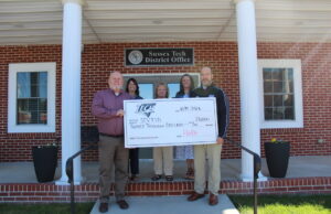 SC Vocational Technical SD accepts $20,000 from PepUp and the Tri Gas Family PHOTO L-R: Jeff Linthicum (PepUp and the Tri Gas Family of Companies), Erin Hollingsworth (PepUp and the Tri Gas Family of Companies), Kelly Whaley (Sussex Tech Adult Education), Summer VanZandt (PepUp and the Tri Gas Family of Companies), Jason Peel (Sussex County Vocational Technical School District Superintendent.
